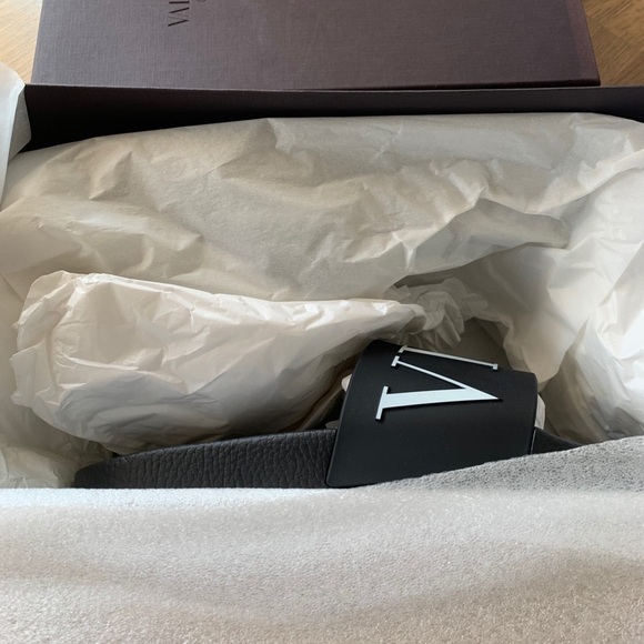 VALENTINO GARAVANI VLTN Logo-Embossed Slide UNISEX - Picture 13 of 15